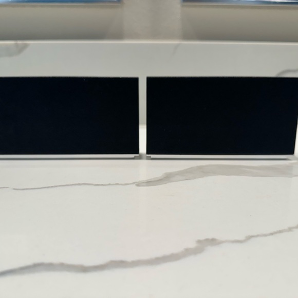 Prada Logo Plaque - Picture 3 of 9